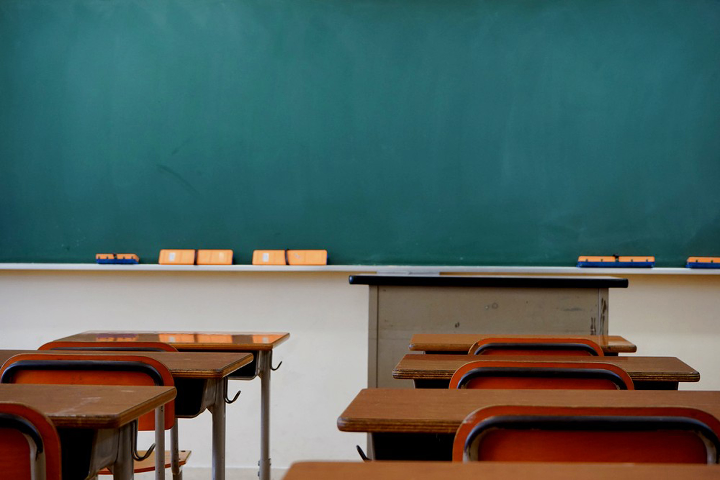 🔥 Classroom With Desks And Chairs And Chalkbaord Background HD Images