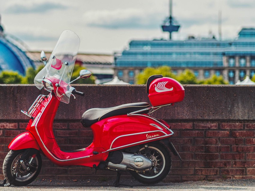 Red Scooty CB Manipulation Background HD Download